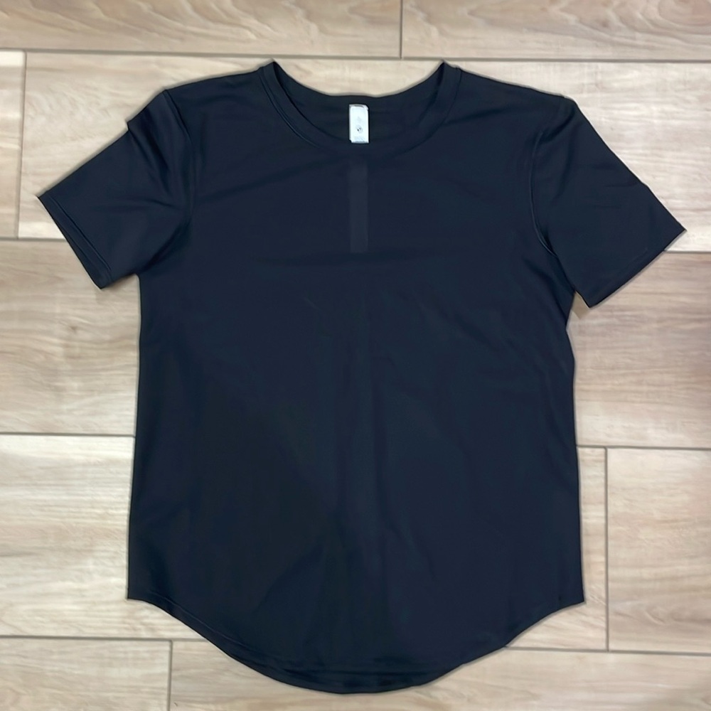 Lululemon size 2 black short sleeve T-shirt